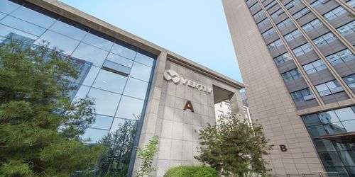 維諦技術(shù)（Vertiv）榮獲西安高質(zhì)量發(fā)展大會(huì)表彰 以卓越技術(shù)服務(wù)彰顯企業(yè)表率